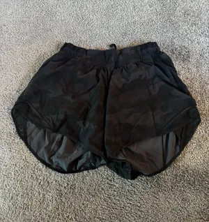 Lululemon Hotty Hot 4" Shorts thumbnail 1