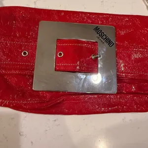 Vintage Moschino Shiny Patent Leather Red Clutch Bag Handbag Chain Strap POuch thumbnail 3