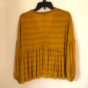 Lucky Brand Loose Fit Ruffle Edge Top Blouse M Long Sleeve thumbnail 5