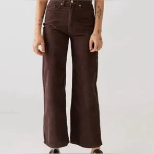 BDG Urban Outfitters‎ High & Wide Corduroy Pants Size 26 in Brown/Purple thumbnail 3