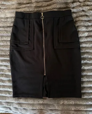 FashioNova Black skirt thumbnail 1