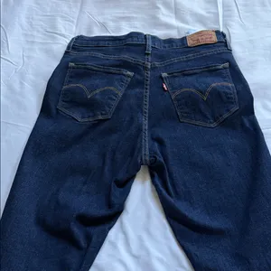 Levi's Women's Dark Indigo Skinny Jeans thumbnail 3