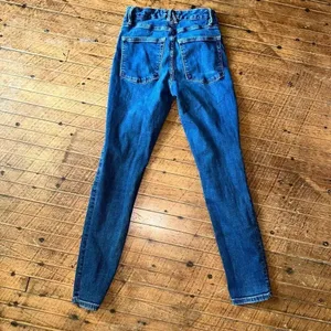 Good American Good Legs Crop 0/25 normcore wedgie jeans thumbnail 6