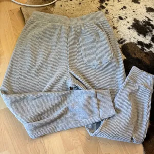 Alo Yoga Muse Ribbed Jogger Pants Women XS Gray thumbnail 5
