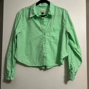 Universal Threads Light‎ Green Button-Down Cropped Shirt - Size Large thumbnail 2