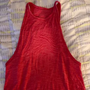 Lululemon tank thumbnail 1