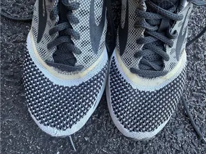 Brooks Running Shoes Black Gray White Women’s Size 7 Medium B Athletic Sneakers thumbnail 4