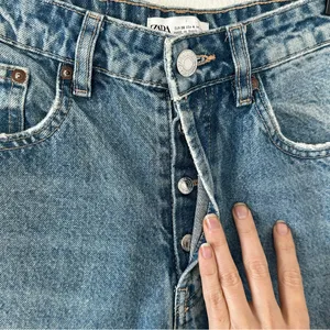ZARA Size 4 High Rise Ripped Straight Denim Blue Jeans Distressed 100% Cotton thumbnail 6