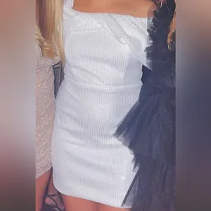 White off the shoulder sequin dress Size M thumbnail 3