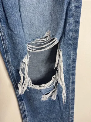 American Eagle Strigid Distressed Ripped Knees Mom Jeans Light Wash size 6 Short thumbnail 10