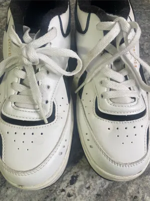 Reebok White and Black Court-Style Leather Sneakers thumbnail 7