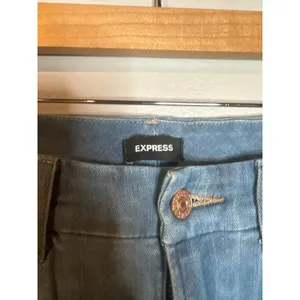 Express High Rise Cropped Flare Ultra Hyper Stretch jeans thumbnail 6