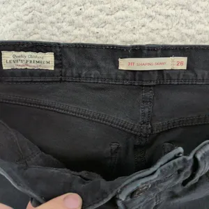 Levis Premium 311 Shaping Skinny Jeans Womens 26 Black Mid Rise Denim 19626-0098 thumbnail 3