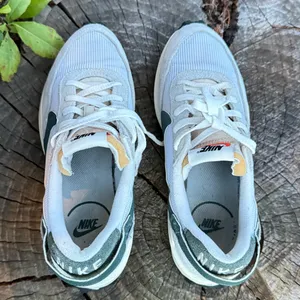 Nike Waffle Debut Vintage 'White Vintage Green' Women Shoes Size 8 thumbnail 6