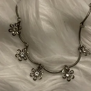 Floral Silver Tone Necklace thumbnail 2
