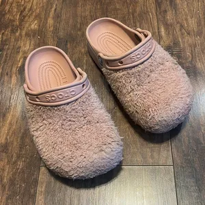 Crocs thumbnail 1
