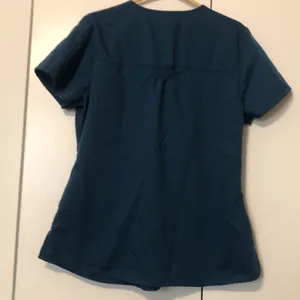 Grey’s Anatomy Professional Wear By Barco Ocean Blue Women’s Medium Scrub Top thumbnail 4