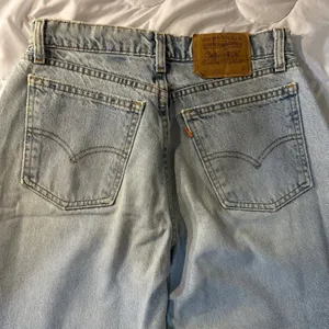 Levi’s Vintage 961 Waist 28 inches Inseam 28 inches Light Wash Loose fit 1996 thumbnail 3