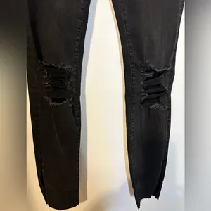 Forever 21 Distressed Knee High Rise Skinny Jeans Black Size 28‎ NWT thumbnail 3
