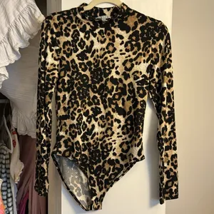 Gaze leopard mock neck bodysuit size medium Black thumbnail 4