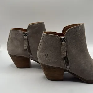 FRYE Judith Bootie in Taupe‎ Suede Double Zip Stack Heel Size 7 thumbnail 5
