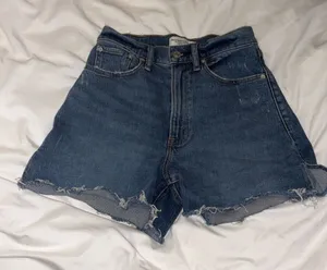 Abercrombie 4 inch mom short high rise curve love thumbnail 1