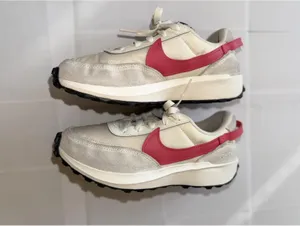 Size 7 US Women’s Nike Waffle Debut Women's Running Shoes Sail Black Aster Pink thumbnail 2