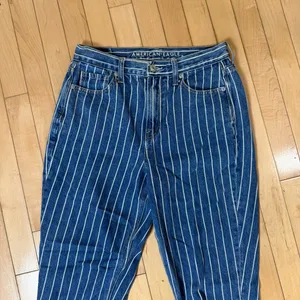 American Eagle Blue Pinstripe High Rise Straight Leg Mom Jeans Women’s Size 4 thumbnail 4