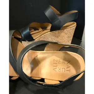 Naturalizer 6.5 M Cynthia Wedge Sandals Black Leather Cork Platform Straps NEW thumbnail 5