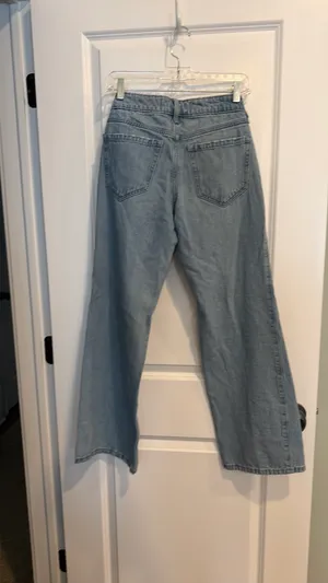 Hollister Low-Rise Baggy Jeans Light Wash thumbnail 3