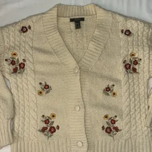 Forever 21‎ Cardigan Women Sz S Ivory Floral Embroidery Y2K Inspired Grannycore thumbnail 1