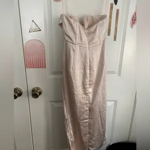 Selfie Leslie DOLCE VITA COWL BUST SATIN CHIC STRAPLESS MIDI DRESS CHAMPAGNE thumbnail 9