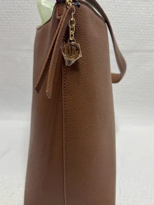 Tommy Hilfiger Women's Brown Leather Shoulder Bag with Gold Logo Accent thumbnail 12