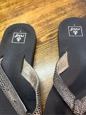 Reef black flip flops size 9 thumbnail 6