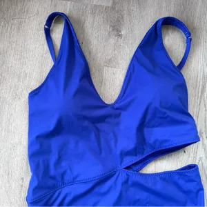 Fabletics One Piece Cutout Swim Suit Women’s XL Blue Summer Beach Vacation thumbnail 3