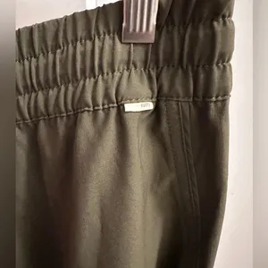 🛑SOLD🛑VUORI WEEKEND JOGGERS thumbnail 2