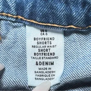 H&M &Denim Light Wash Blue Denim Women's Shorts - Size: 6 thumbnail 4