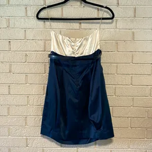Y2K- Body Central Strapless Dress- Frilly White & Navy with Pockets- Size M- NWT thumbnail 2