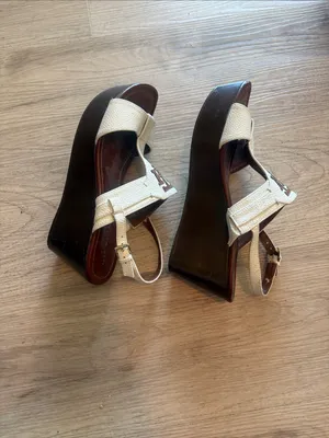 Tommy Hilfiger White Leather T-Strap Logo Sandals thumbnail 7