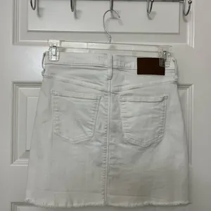 J Crew Mercantile White Denim Mini Skirt Size 2 thumbnail 9