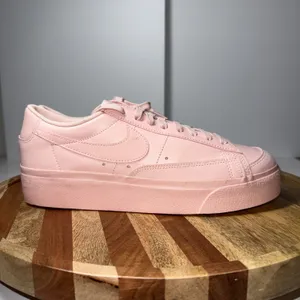 Womens Nike Blazer Low Platform Pink Rose Sneaker Size 10 Sportswear Dj0292-600 thumbnail 2