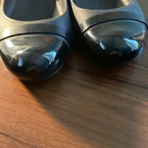 Crocs black ballet flats with shinny toes 8 wide thumbnail 2