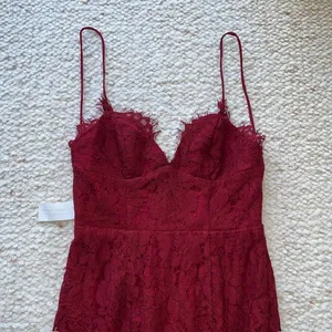 Fame and Partners The Everett Gown Floral Lace High Slit Maroon Red 0‎ thumbnail 4
