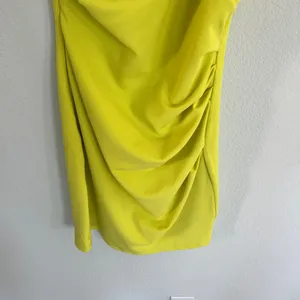 Lulu’s Lime Green Mini One Shoulder Body Dress Size Small thumbnail 4