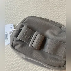Lululemon Everywhere Belt Bag Nano - Warm Ash Grey thumbnail 5