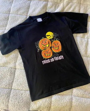 y2k single stitch trick or treat halloween tee / all sport events / small, 17” pit to put, 24” length thumbnail 1