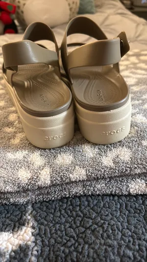 Crocs Sandals Women’s 9 thumbnail 3