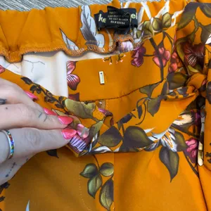 Like an Angel Womens‎ Medium Polyester Orange Fall Floral Pants thumbnail 3