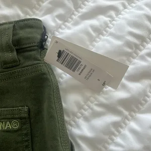 TNA MINI CARGO SKIRT!! Green Size 0 thumbnail 3