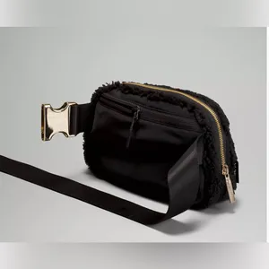 NWT Lululemon Everywhere Fleeced Belt Bag Black thumbnail 2